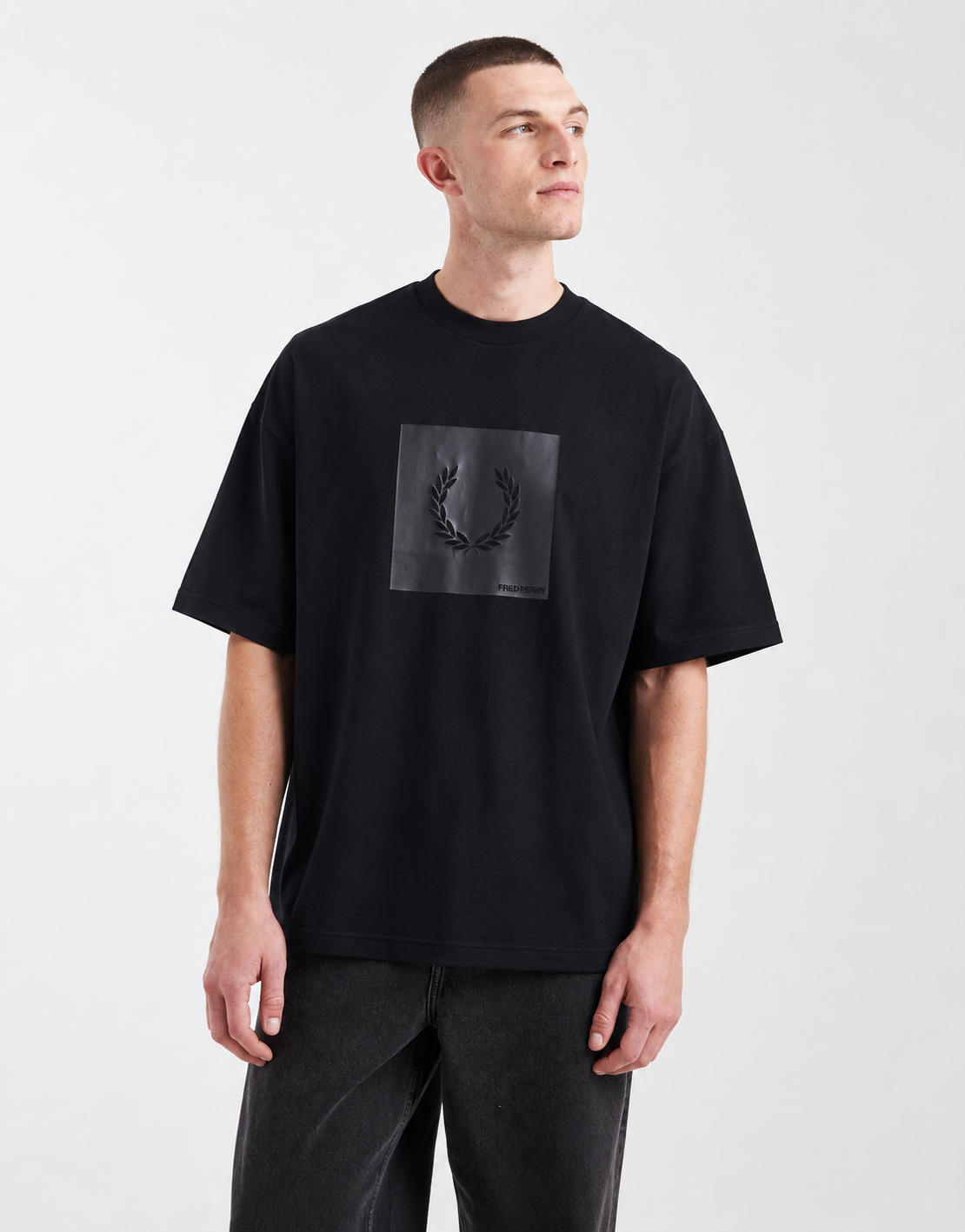 Fred Perry Tonal Laurel Oversized Tee – Black