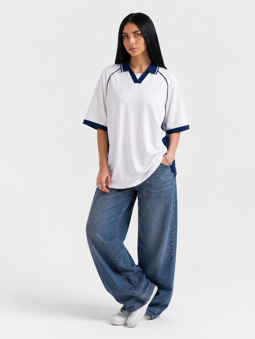 AMICI Performance Polo – White & Navy
