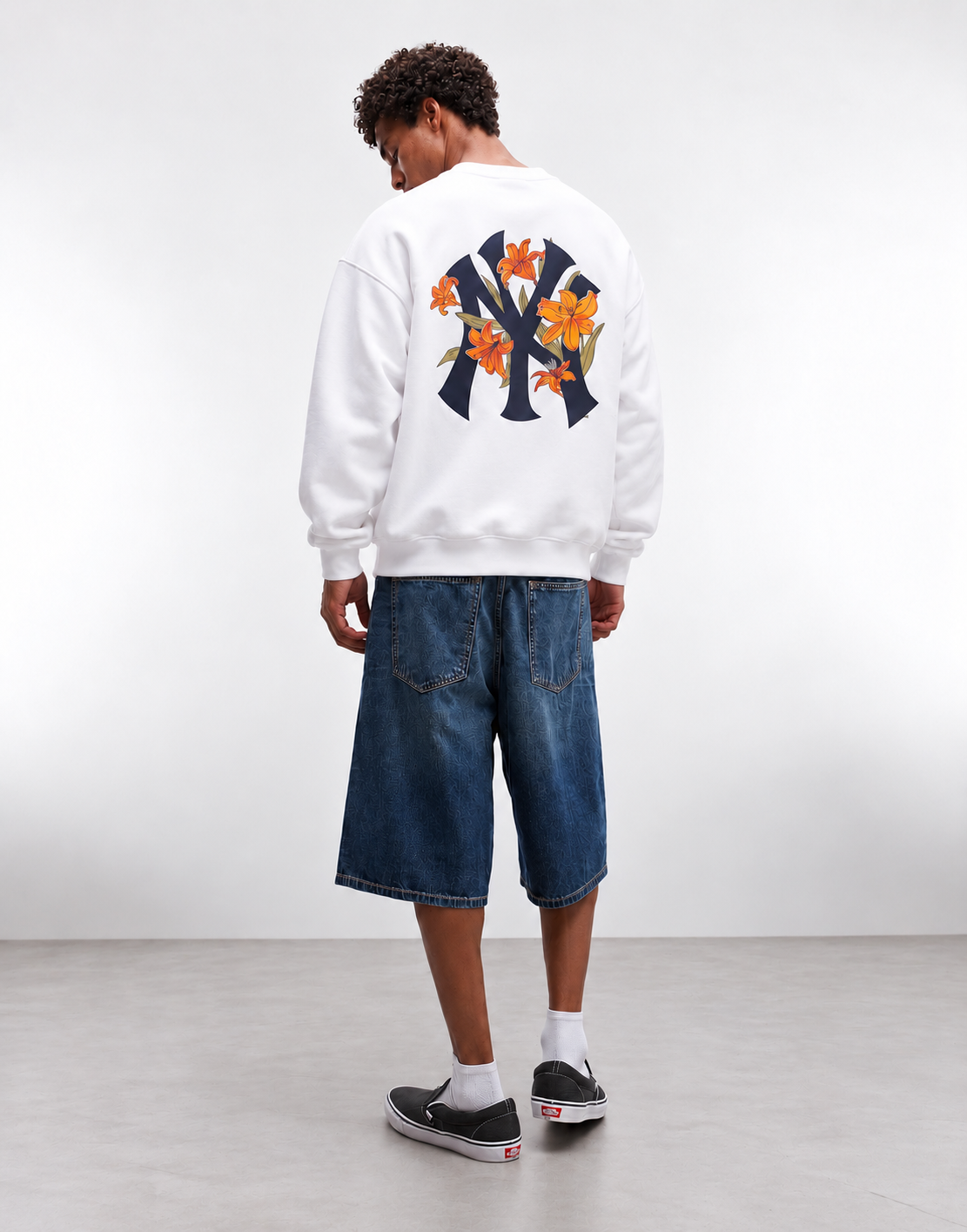 New Era White Floral NY Yankees Crewneck Sweatshirt