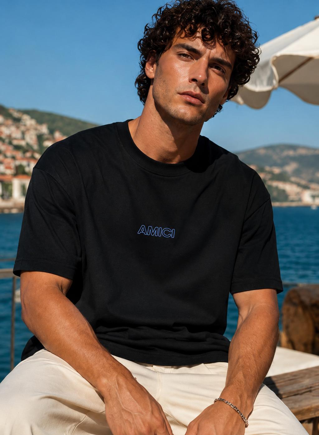 AMICI Signature Outline Oversized T-Shirt – Black