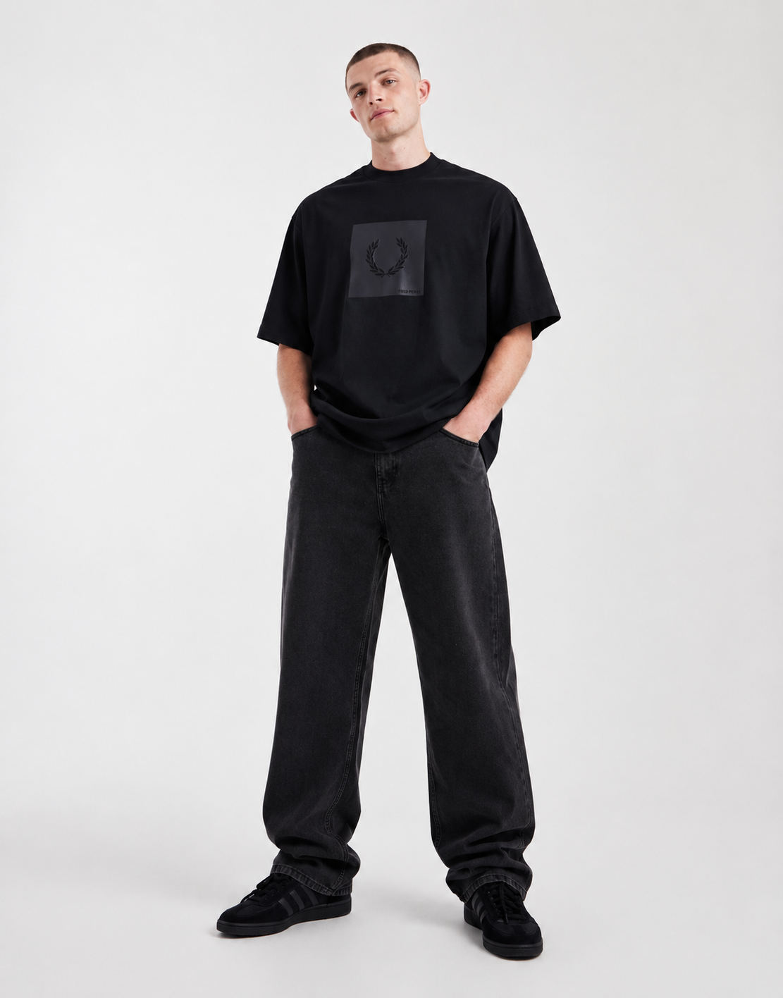 Fred Perry Tonal Laurel Oversized Tee – Black