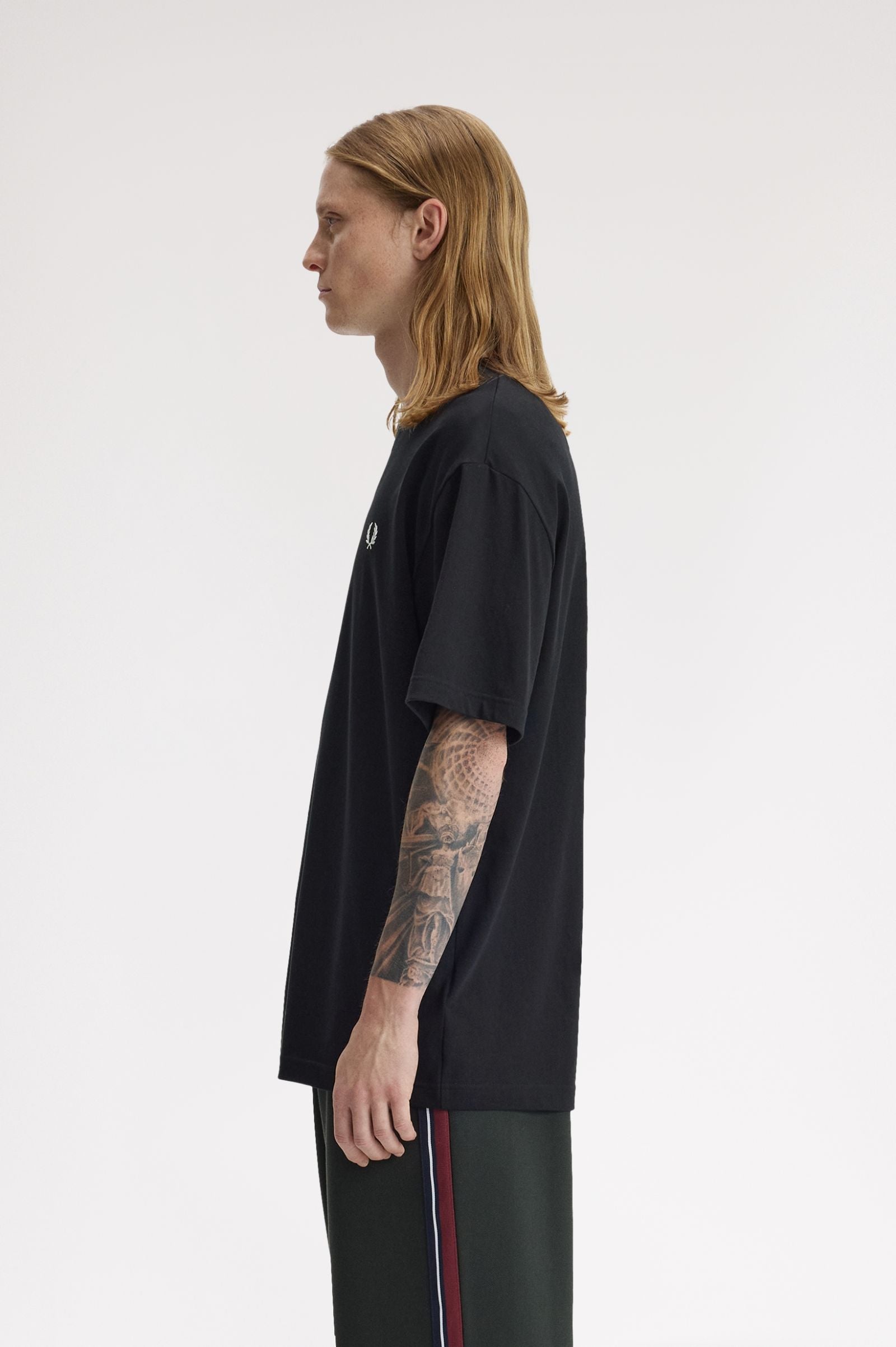 Fred Perry Laurel Graphic Oversized Tee – Black