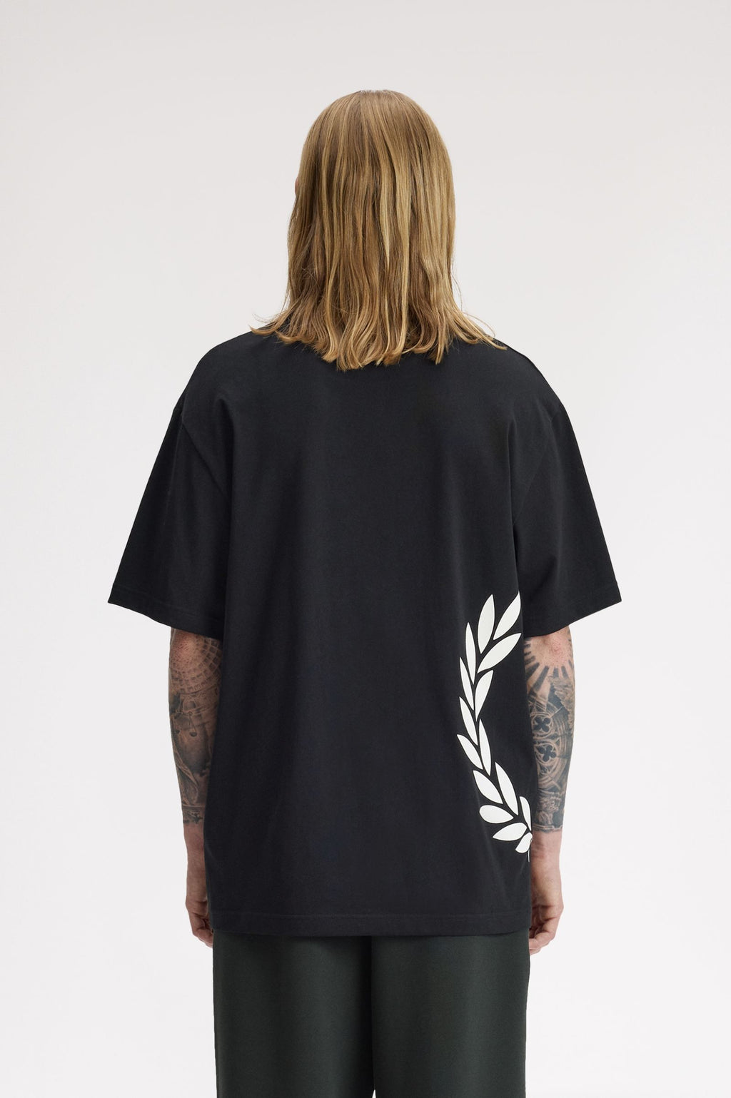 Fred Perry Laurel Graphic Oversized Tee – Black