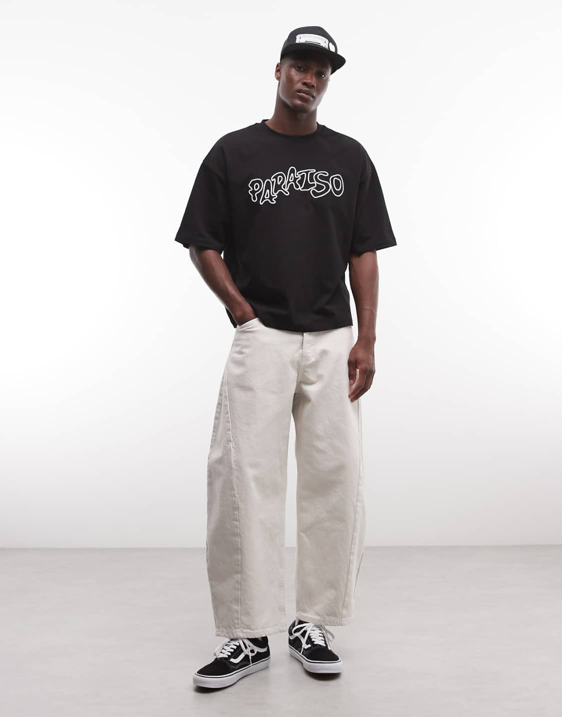 Paraiso Outline Oversized Tee – Black